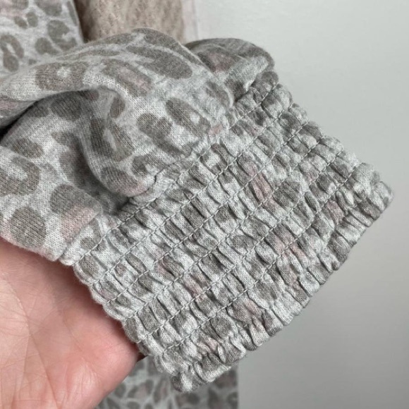 New Target Women's Cream and Grey Blouse - Picture 2 of 5